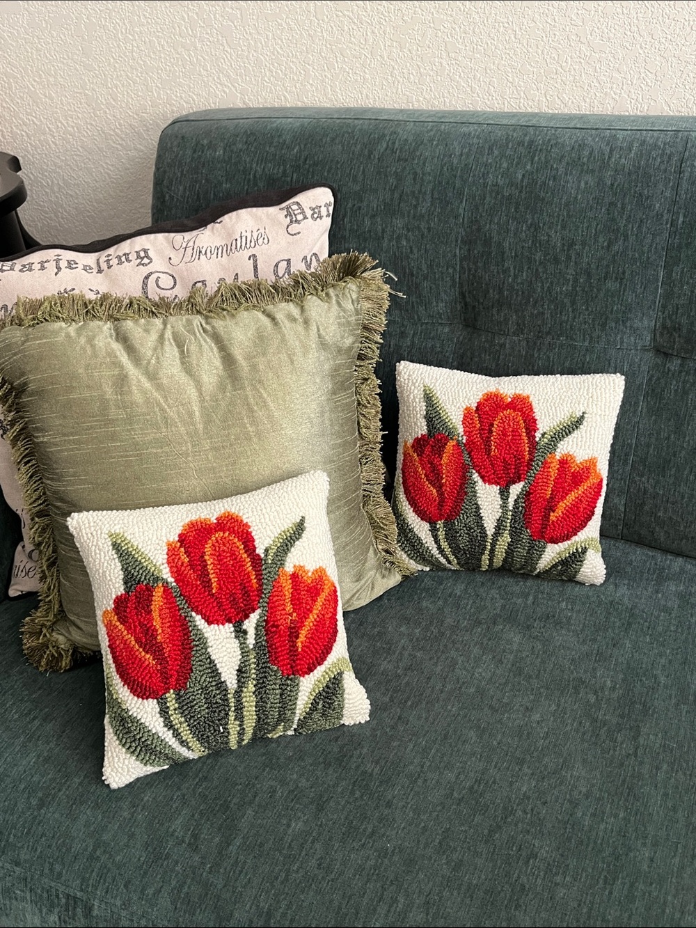 NWT Decorative Red Tulip Needlepoint Throw Pillow - Set of 2